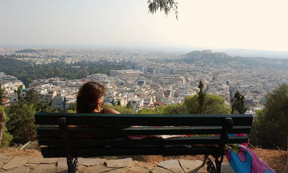 Πέντε ελληνικά παγκάκια που αξίζει να ξαποστάσεις